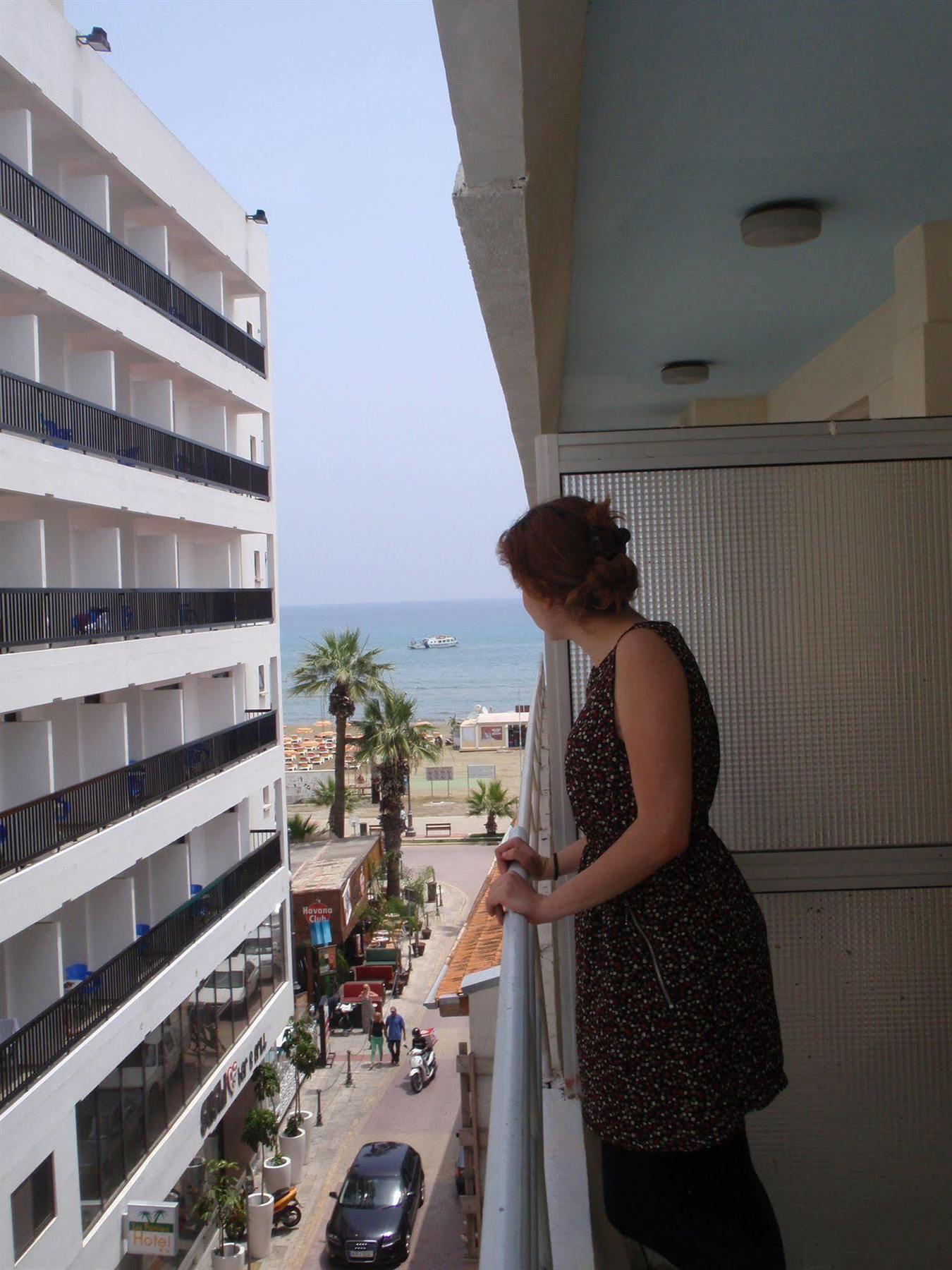 Palm Sea Beach Hotel Apartments Larnaca Exterior foto