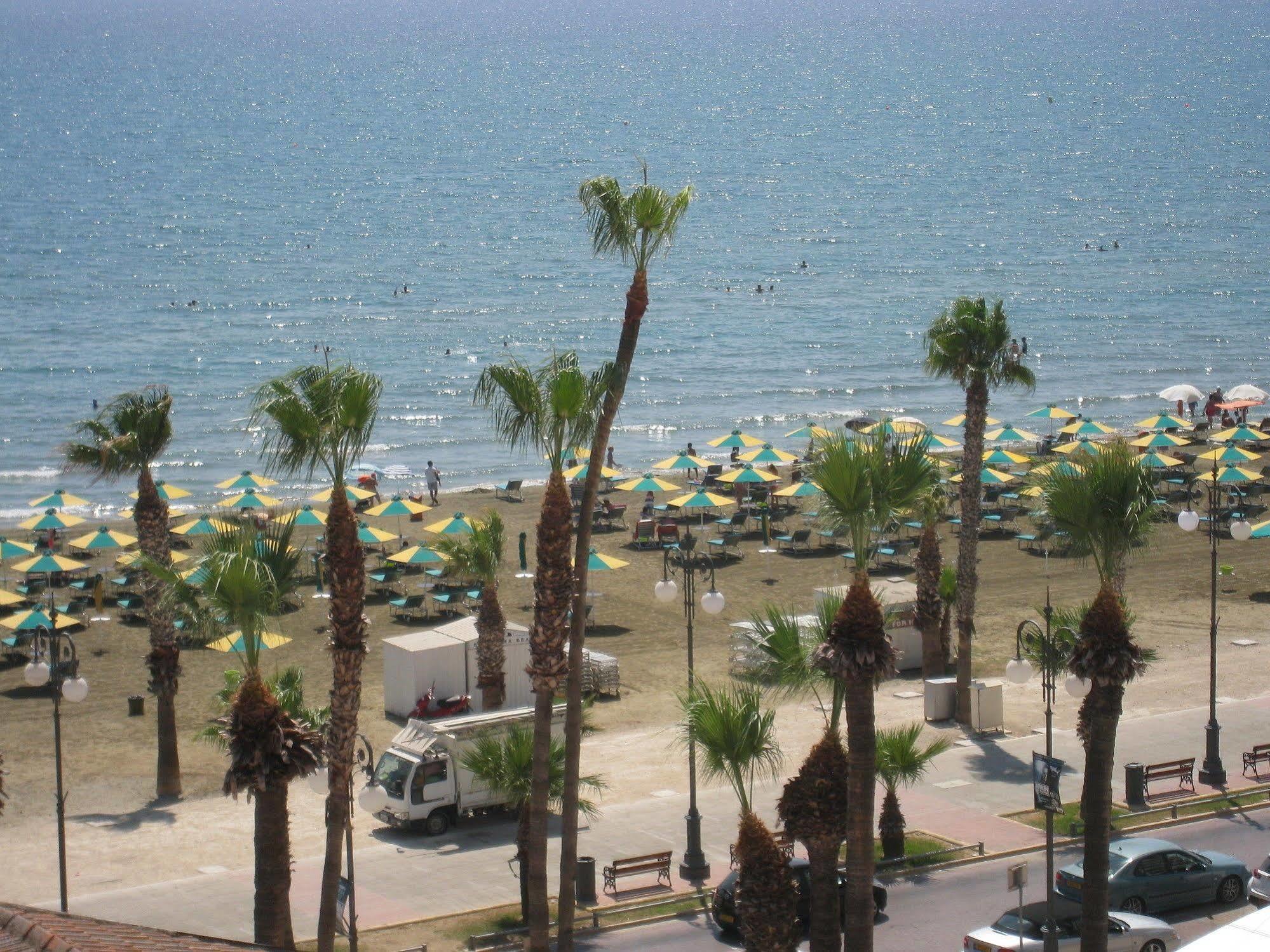 Palm Sea Beach Hotel Apartments Larnaca Exterior foto