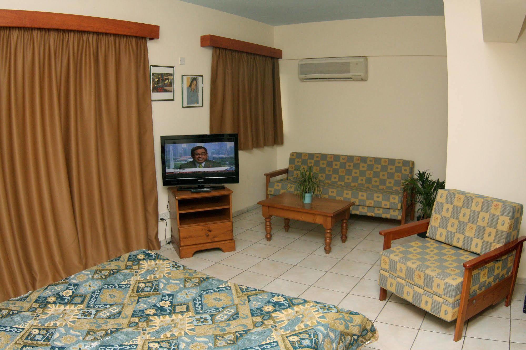Palm Sea Beach Hotel Apartments Larnaca Exterior foto